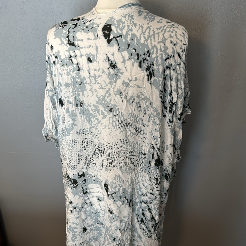 Lightweight Kimono - Picture 2 of 3